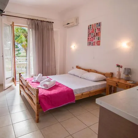 아파트호텔 Myloi Loggou 3*